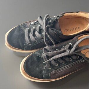 Vionic Mayra Canvas and Suede Black Side Zip Casual Sneakers 6.5